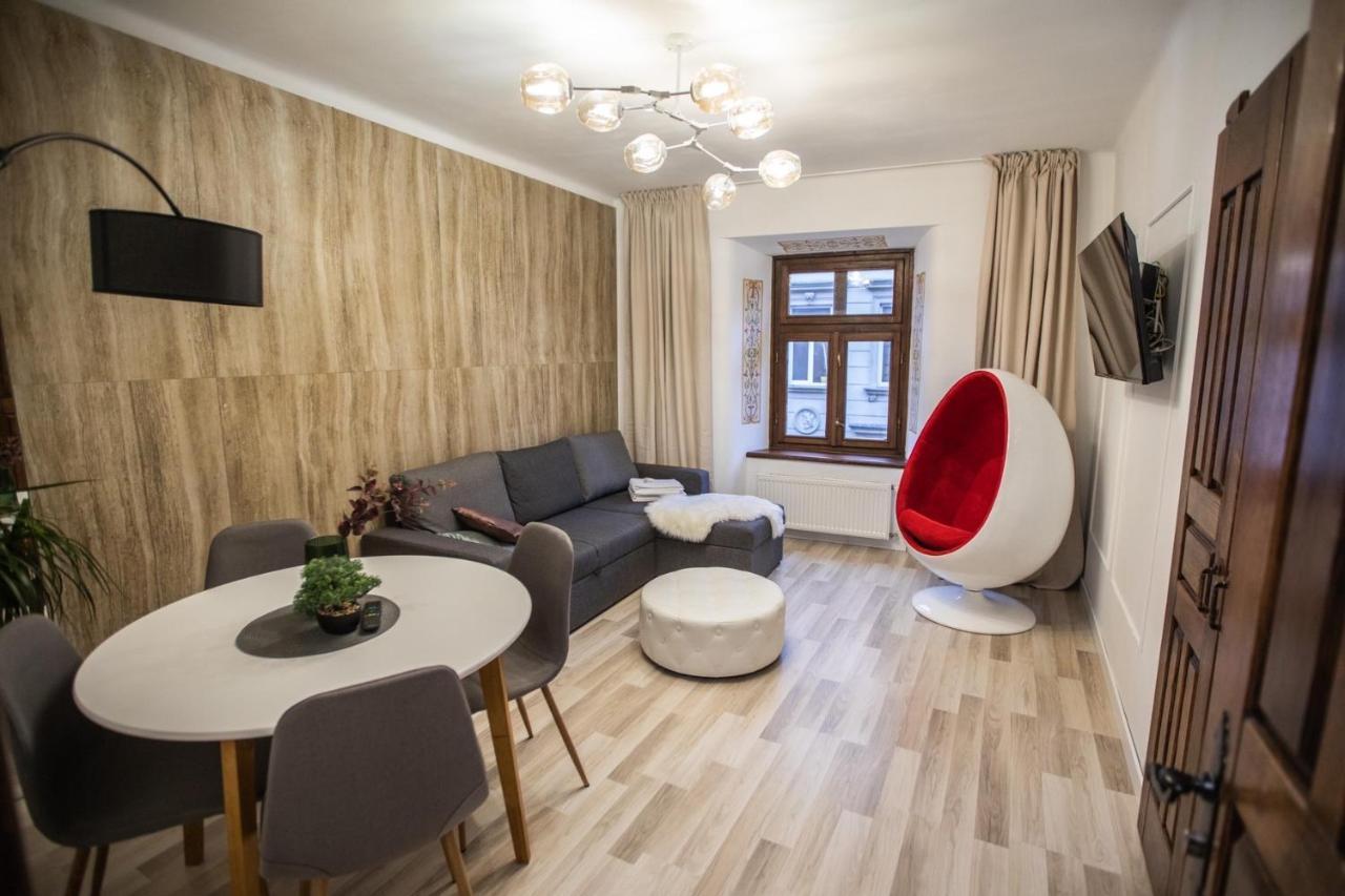 Стильна Квартира В Центрі На Площі Ринок Вулиця Галицька 9 Lviv Luaran gambar